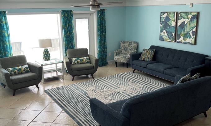 Crescent Beach Villa | Tropical paradise.Luxury Villa, beautiful decor, steps to beach. Pool/hot tub.