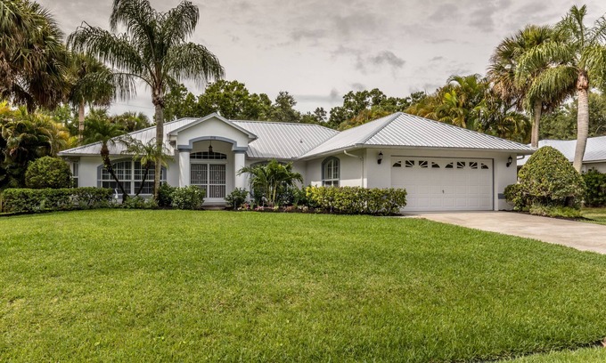 Sebastian Highlands House | Tropical Perfection! 3 BR/2 BA & HEATED POOL! Close to beaches, WiFi