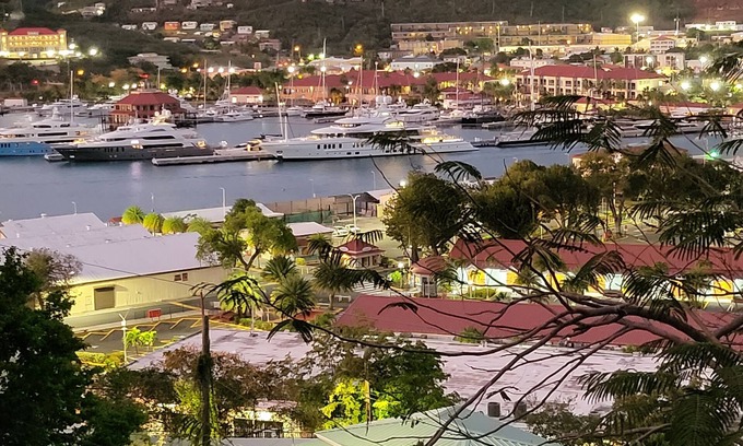 Havensight Apartment | Tropical Treasure - Solar, Battery Backup Contemporary Convenient Apt- Sleeps 4
