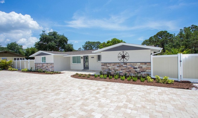 Englewood House | Tropical Waterfront Oasis - 525 Dearborn