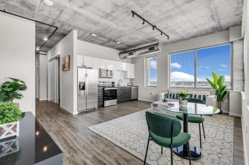 St. Petersburg - Clearwater Apartment | Tropicana Field 1 Bed in Downtown With Free Parking