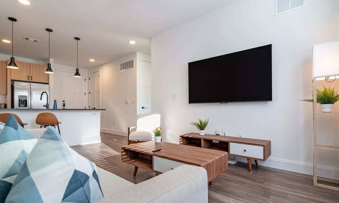 Hancock Apartment | Troubadour Landing #456 I Modern 1 Bed Apt in Austin