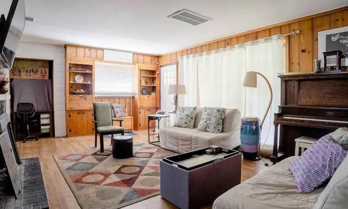 Atlantic House | True Seattle, Mt Baker neighborhood Home 5 beds and 5 TVs