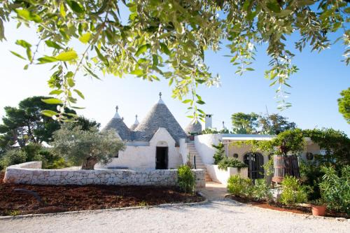Selva di Fasano House | Trulli Clematis with Pool