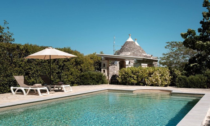 Locorotondo Villa | Trullo di Bacco: Peaceful Countryside Trullo with Pool