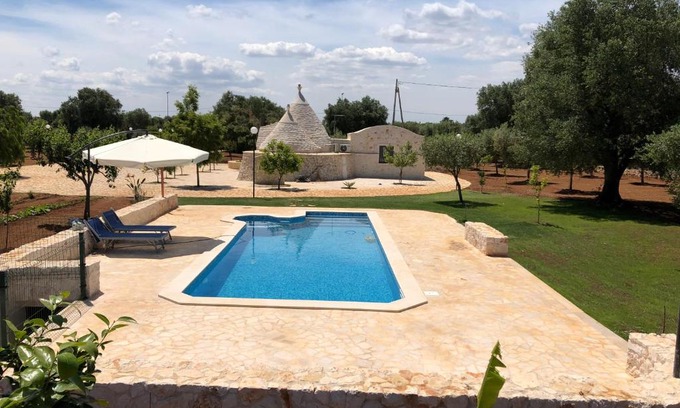 San Vito dei Normanni Villa | TRULLO PARCOMONSIGNORE CON PISCINA PRIVATA