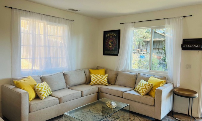 Meiners Oaks House | tucked away with room to play