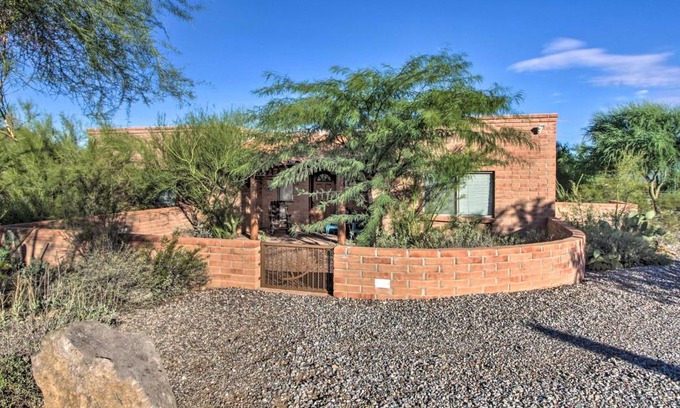 Tucson House | Tucson Home - Hiking Trail Access On-Site!