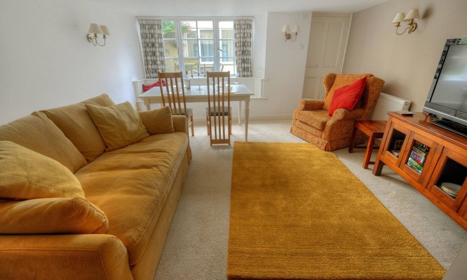 Lyme Regis Cottage | TUDOR COTTAGE, pet friendly, country holiday cottage in Lyme Regis
