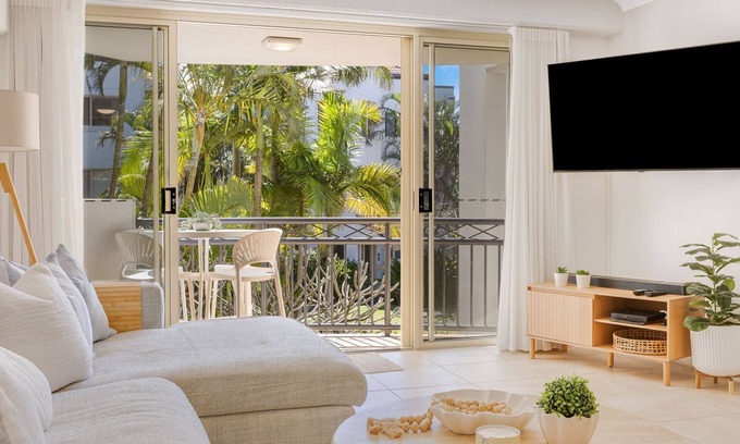 Tugun Apartment | Tugun Bliss - Absolute Beachfront in Tugun - Min. 3 Night Stays - Linen Provided