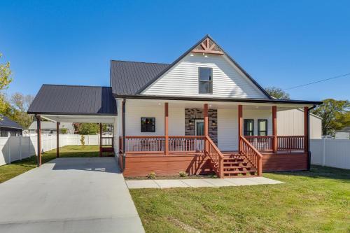 Tullahoma House | Tullahoma Whiskey Trail Base with Yard and Fire Pit