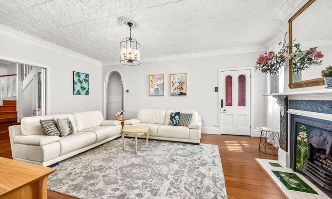Merewether House | Tullawong House - Scenic Views - Pet Friendlynn