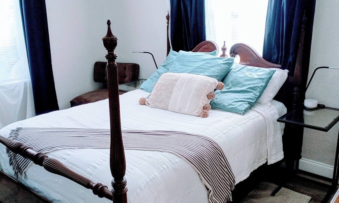 Brentwood House | Tullulah-North Shore Home near Jax Zoo 2BR/1BA Just 30-minutes from the beach!