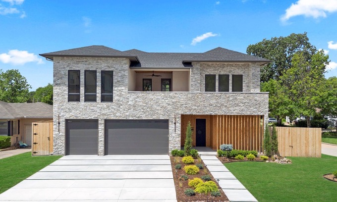 Tulsa House | Tulsa Luxury Retreat | Pool & Hot Tub