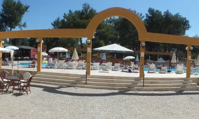 Kadnlar Denizi Mahallesi Resort | Tuntas Family Suites Kusadasi