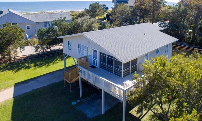 North Litchfield Beach House | Turner's Beach - 1 House from Ocean! Pets Welcome