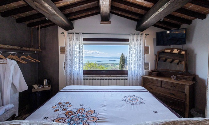 Passignano sul Trasimeno Apartment | Turret- Room with breathtaking lake view