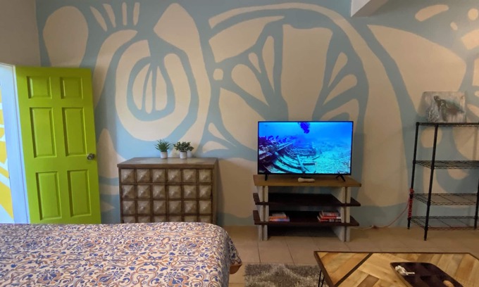 Nazareth Apartment | Turtle Cove 1 King Bed with Pool. Walk to Red Hook