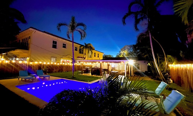 Lake Ridge House | Turtle Nest Bungalow -with Private Backyard Oasis, Fort Lauderdale