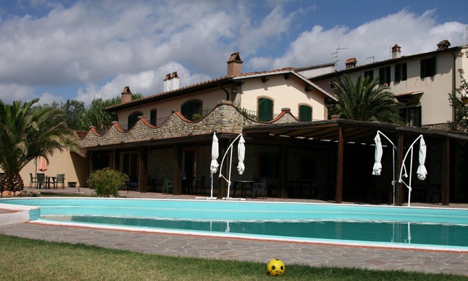 Montespertoli Apartment | Tuscan hills, near Florence, apartment sleeps 4 with pool