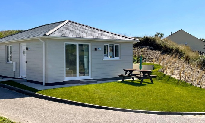 Hayle Cottage | Tweenbanx has been fully rebuilt and can accommodate up to 6 people
