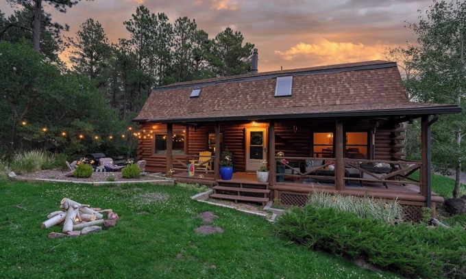 Woodmoor Cabin | Twiggy Pines Magical Modern Cabin Get-Away
