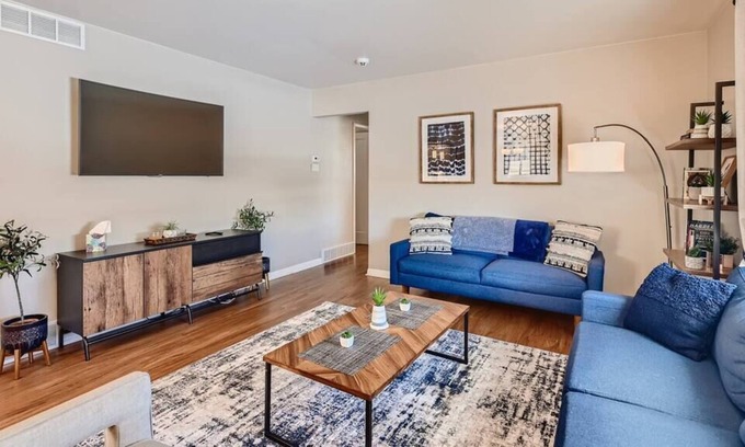 Twin Lakes House | Twin Lakes Landing | Pool Table | Central Location