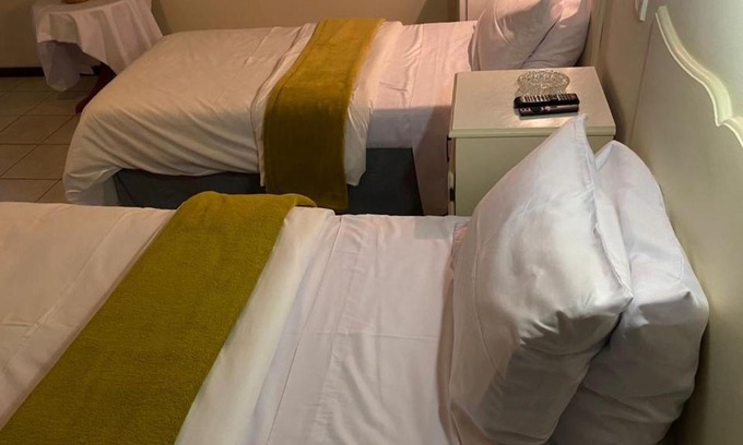 Bulawayo Apartment | Twin Room in Hillside - 2087