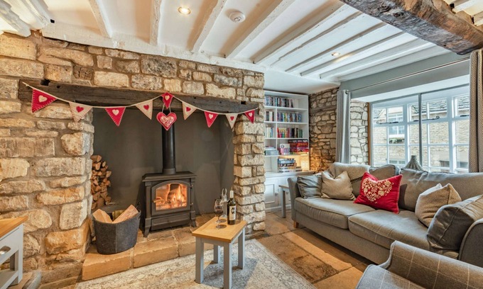 Winchcombe Cottage | Two bed dog friendly Cotswold stone holiday cottage in Winchcombe - Miller's Cottage