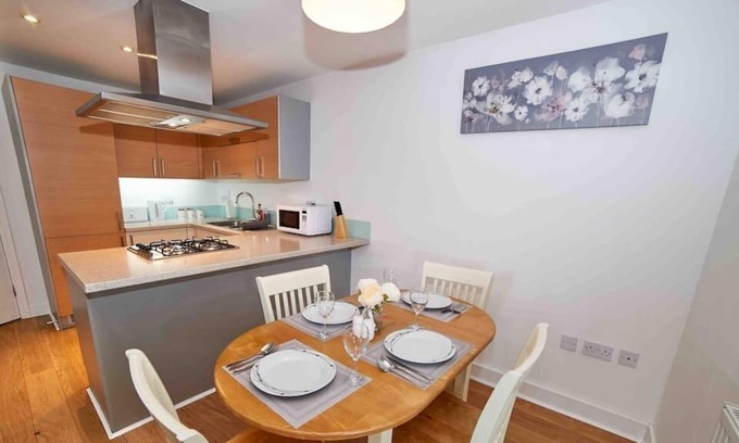 Colchester Apartment | 🌟Two Bed🌟Station🌟WiFi🌟Netflix🌟Hospital🌟