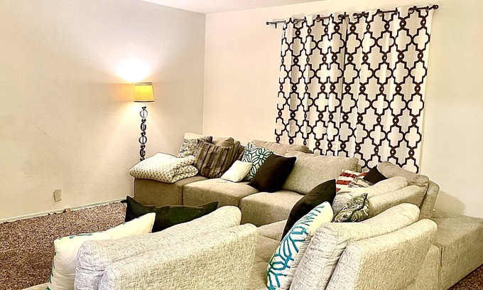 Metairie Apartment | Two bedroom apartment in the heart of Metairie