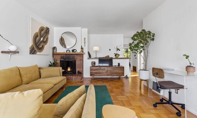 Excelsior House | Two Bedroom Home Near the Freeway for Easy Access