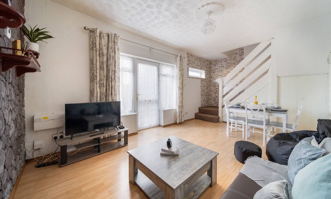 Luton House | Two Bedroom House in Luton