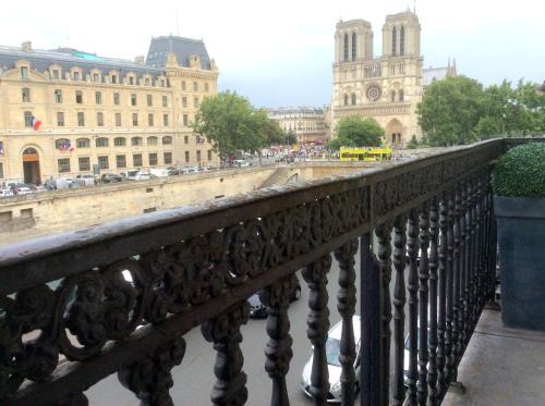 Quartier de la Monnaie Apartment | Two Bedroom Luxury Apartment - Balcony with View of Notre Dame
