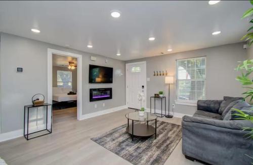 Greater East End House | Two-Bedroom Townhouse in Downtown Houston