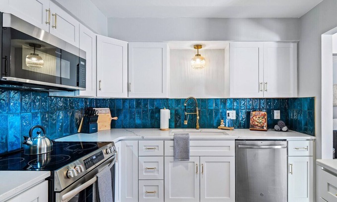 Northwest Akron House | Two Entire Homes W/Hot Tubs and Games Sleeps 20