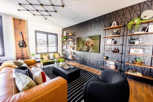 Edgehill House | Two Lavish Gulch Homes - Mins to Broadway