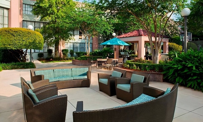 Arts/Warehouse District Hotel | Two Pet-friendly Suites w/Kitchen, Free Breakfast, Pool, Near Lafayette Square!