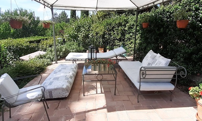 Perugia Apartment | Two-room apartment in Vestricciano Genna with private garden