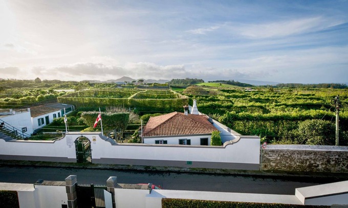 Ribeira Grande House | Two-room beauty in exotic fruit orchard