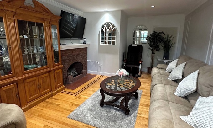 West Codman Hill - West Lower Mills House | Two story Cozy of Boston Home.