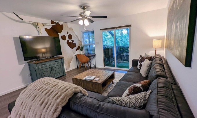 South Lamar House | TX - Cozy in Heart of S. Lamar