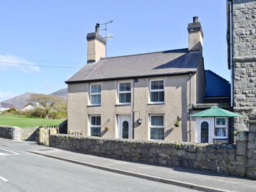 Trefor House | Ty Capel Gosen
