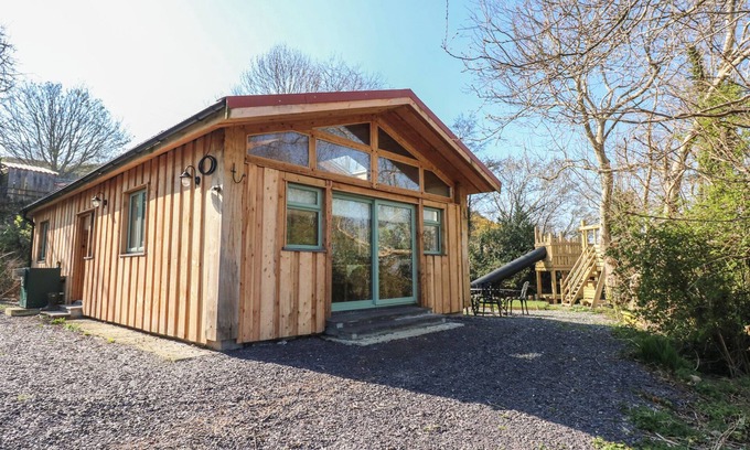 Bangor Cottage | TY GOLCHI, family friendly, with a garden in Talybont Near Bangor