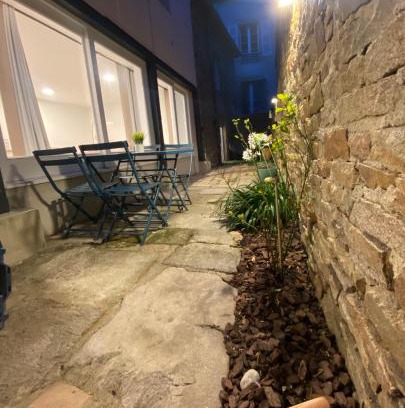 Vannes Apartment | Ty Guenhaël petite maisonnette avec extérieur intra-muros proche port de Vannes