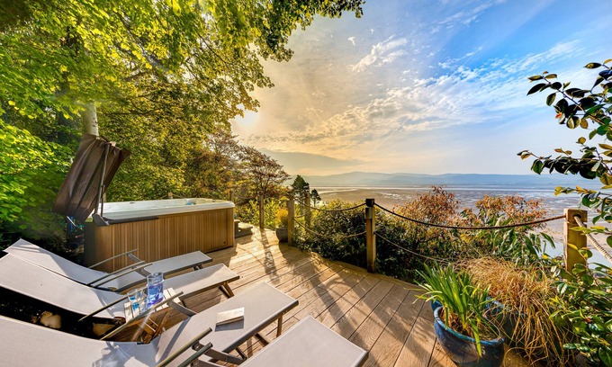 Aberdovey House | Ty Mor Wennol - Five Bedroom House, Sleeps 10