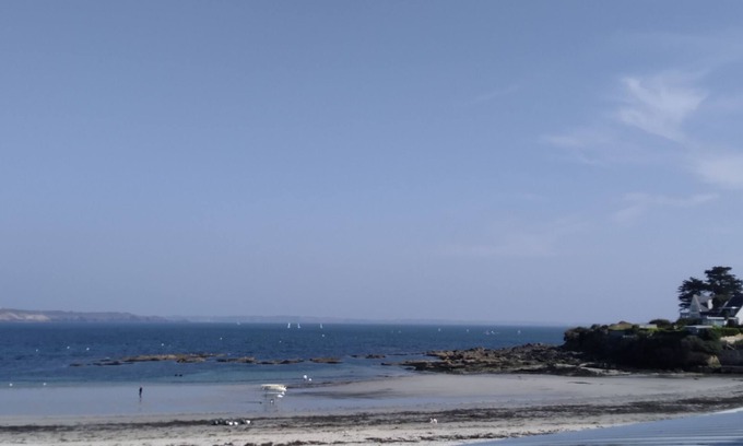 Plougonvelin Apartment | Ty Moutik feet in the water in Plougonvelin