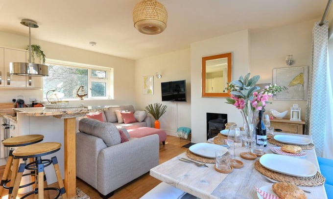 Llanbedrog House | Ty Tilley - Two Bedroom House, Sleeps 4