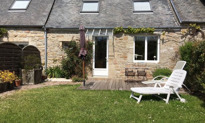 Pleumeur-Bodou House | TY Yann Gîtes du Roi Arthur Renovated fisherman's cottage, 100m from the beach, quiet location