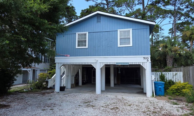 Tybee Island House | Tybee Beach Cottage, Steps from all the local fun and a quick walk to the beach